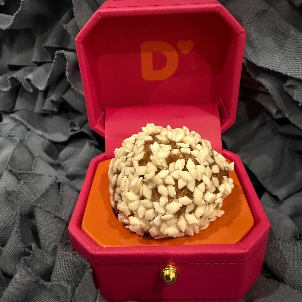 Dunkin “I Dough Box” Proposal Box – LIMITED EDITION. - Picture 3 of 9